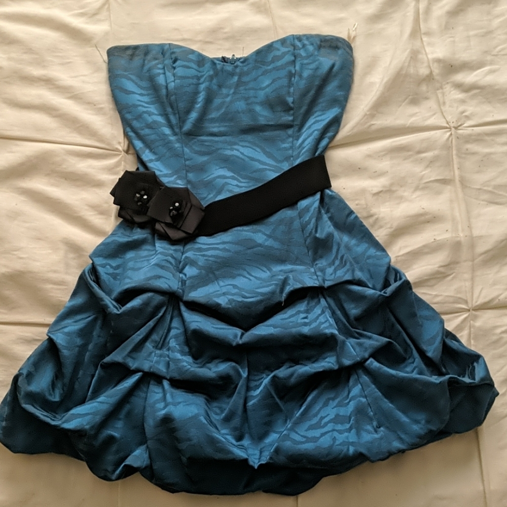 Strapless blue dress with black belt